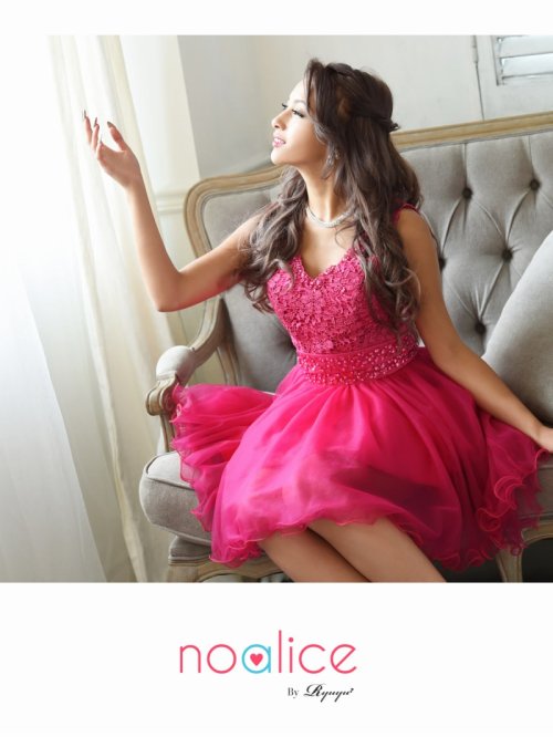 セットアップ キャバ ドレス キャバドレス フレア ワンカラー お腹魅せ ビジュー ノースリーブ 花柄刺繍レース Vネック セットアップ チュール noalic 商品説明◆Information◆☆モデル、タレントとして大活躍のゆきぽよ（木村有希）ちゃん着用キャバクラドレス。☆可愛らしさ全開 E1547860499(11898円)