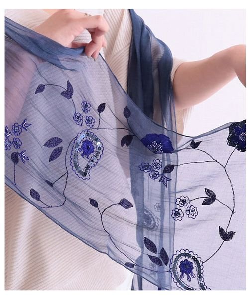 Sawa a la mode(サワアラモード)/繊細な花刺繍とビジュー輝くストール/img02