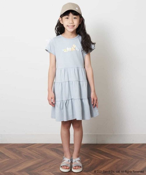 a.v.v(KID'S)(アー・ヴェ・ヴェキッズ)/[100－140]【数量限定/接触冷感】すみっコぐらし レースアップティアードワンピース[WEB限定サイズ]/img01