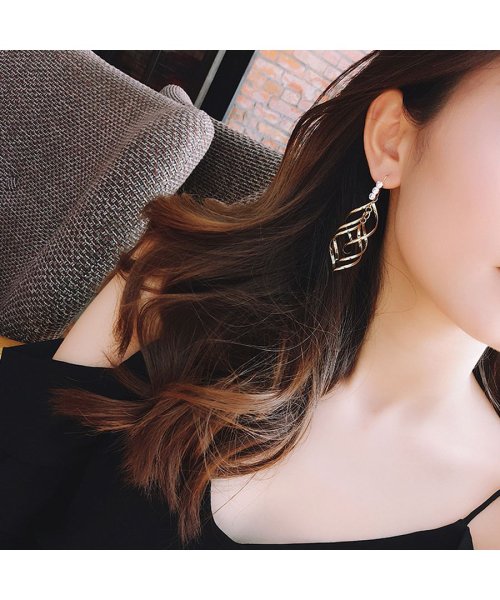 セール フックピアス 揺れる ロングピアス シンプル イヤリングかわいい 人気アクセサリー お洒落 輝く ネークチェーン 小顔効果 ショッピングゴー Shoppinggo Magaseek