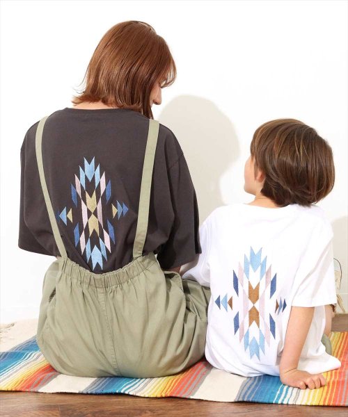 anap mimpi(アナップミンピ)/【KIDS】オルテガ刺繍ラウンドヘムビックTシャツ/img05