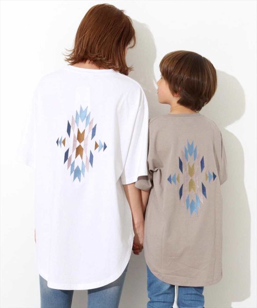 anap mimpi(アナップミンピ)/【KIDS】オルテガ刺繍ラウンドヘムビックTシャツ/img08