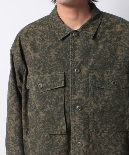 LEVI’S OUTLET(リーバイスアウトレット)/HAYES OVERSIZED OVRSHRT GD SCRATCHY CAMO/img03