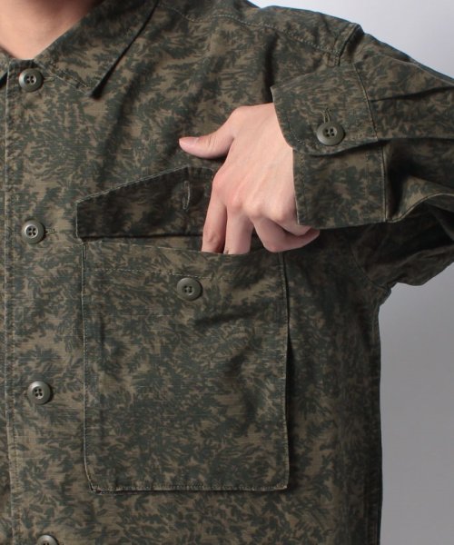 LEVI’S OUTLET(リーバイスアウトレット)/HAYES OVERSIZED OVRSHRT GD SCRATCHY CAMO/img04