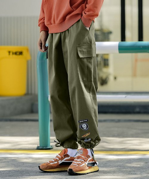 HOOK(HOOK（フック）)/HOOK サイドポケット ワッペンプリント・裾紐付きパンツ/img01