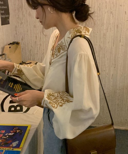 aimoha(aimoha（アイモハ）)/【Jasmine Grandiflorum】ゴールド刺繍開襟ブラウス 韓国ファッション/img05