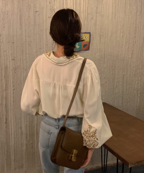 aimoha(aimoha（アイモハ）)/【Jasmine Grandiflorum】ゴールド刺繍開襟ブラウス 韓国ファッション/img09