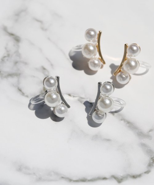 セール ノンホール 3粒パールの樹脂イヤリング コレカラ Colleca La Magaseek