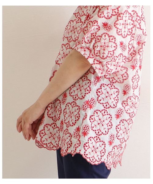 Sawa a la mode(サワアラモード)/ふんわり袖の花刺繍コットンブラウス/img24