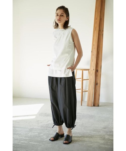 BLACK BY MOUSSY(ブラックバイマウジー)/tucked easy balloon pants/img01