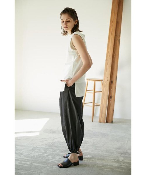 BLACK BY MOUSSY(ブラックバイマウジー)/tucked easy balloon pants/img02