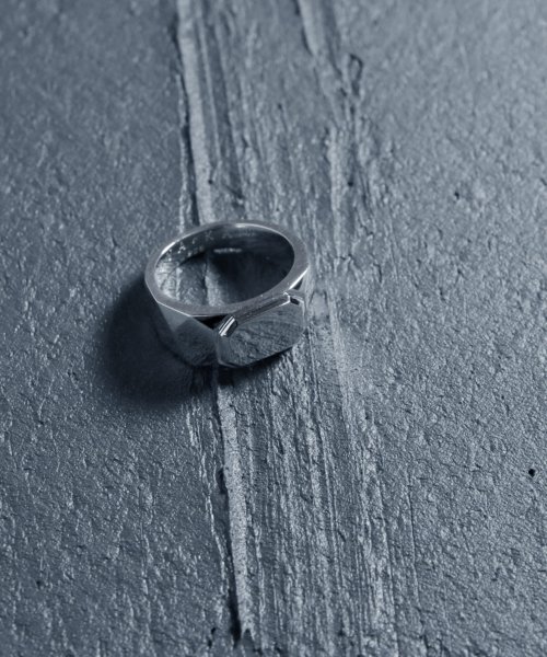 MAISON mou(メゾンムー)/【YArKA/ヤーカ】deformed octagon pedestal design ring[dod]/変形八角形台座リング silver925/img03