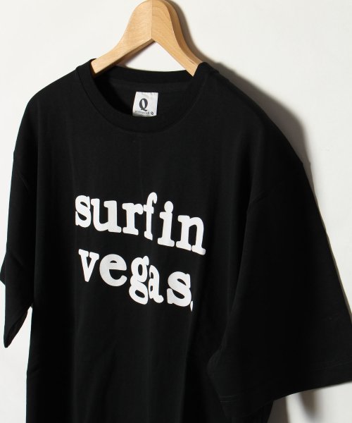 ALWAYS GOOD TIME NEW BASIC STORE(オールウェイグッドタイムニューベーシックストア)/【QUE　/ キュー】　USAコットン　surfin vegas ロゴ　SURF/サーフTEE　/img01