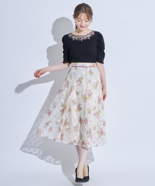 tocco closet(トッコクローゼット)/フラワーエンブロイダリースカラチュールネックパワーショルダーリブトップス/img03