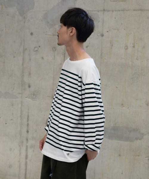 SHIPS MEN(シップス　メン)/【WEB限定】SHIPS: ワンポイント ロゴ リラックスフィット ジャージー ボーダー ボートネック ロングスリーブ Tシャツ (ロンT)/img09