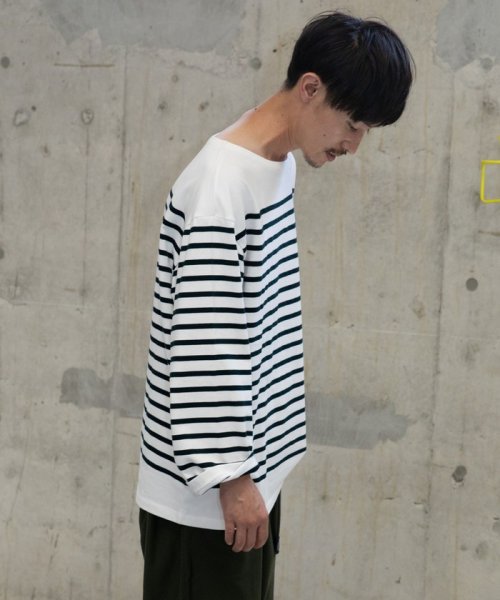 SHIPS MEN(シップス　メン)/【WEB限定】SHIPS: ワンポイント ロゴ リラックスフィット ジャージー ボーダー ボートネック ロングスリーブ Tシャツ (ロンT)/img11