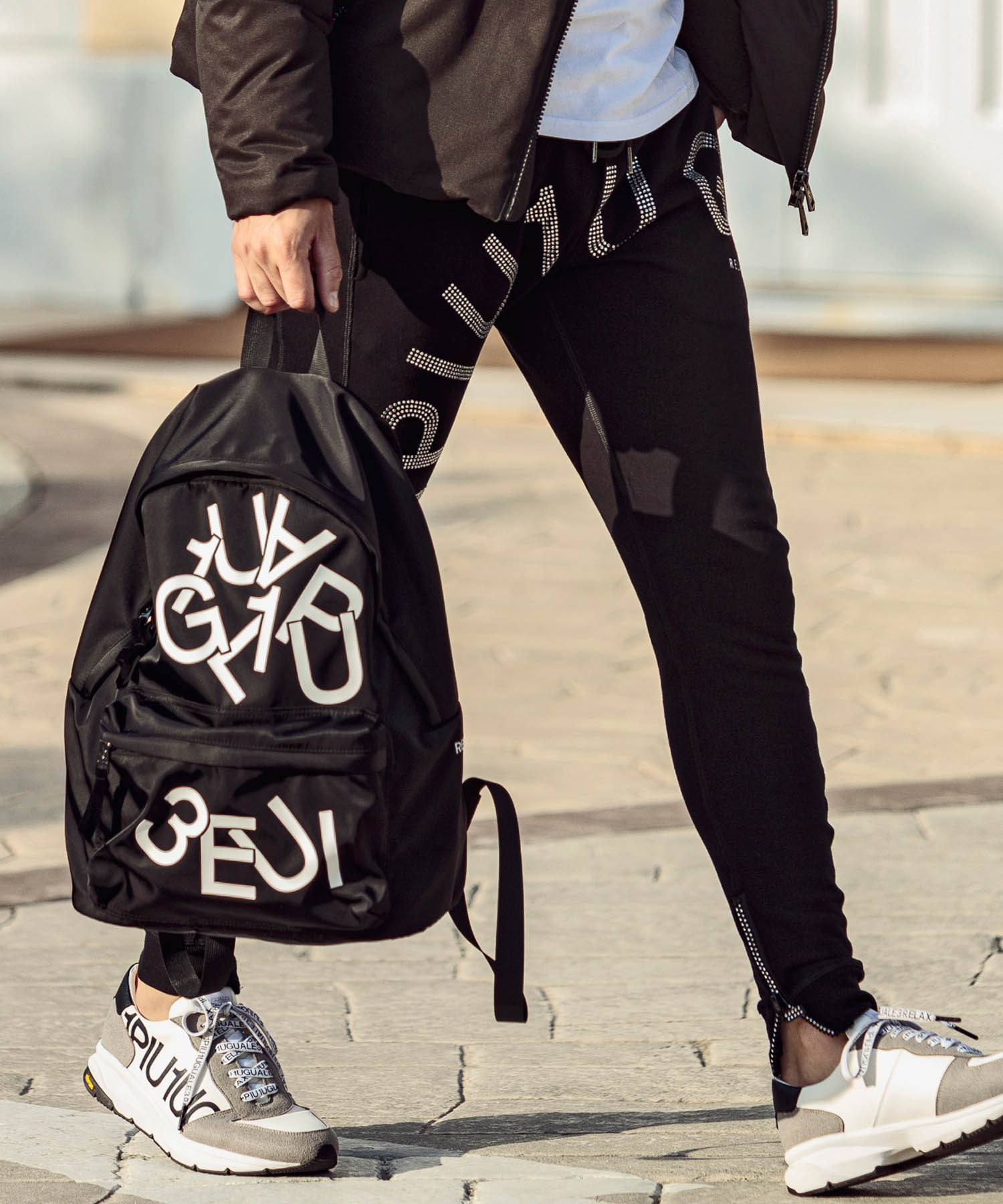 1PIU1UGUALE3 RELAX(ウノピゥウノウグァーレトレ)ランダムロゴリ