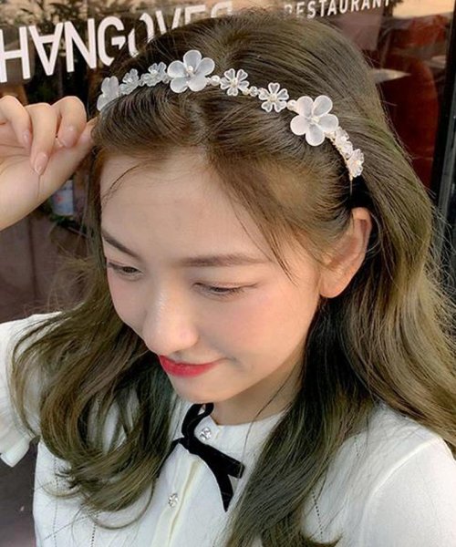 セール カチューシャ 花 パール ホワイトフラワー ビジュー 大人 ビーズ ヘアバンド エレガント 結婚式 ヘアアクセ ショッピングゴー Shoppinggo Magaseek