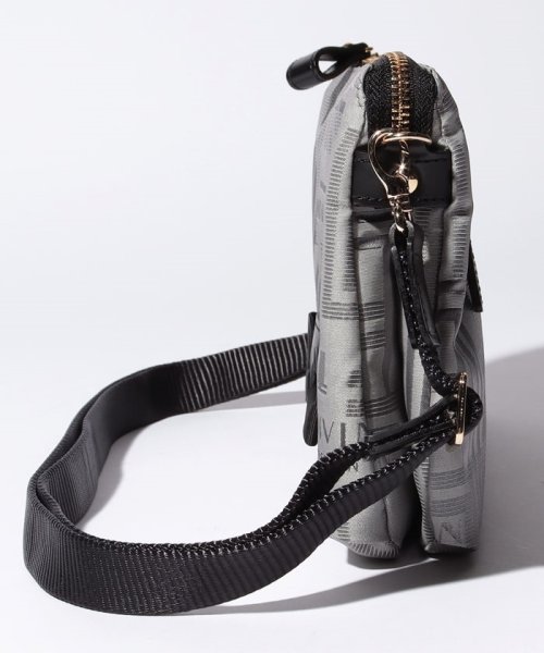 ショルダーバッグ【サンマール】 商品説明アイコニックなシンボルとブランロゴを組み合わせた総柄を、大人っぽいシックなカラーリングで表現したショルダーバッグ。小さ U1361919448(10450円)