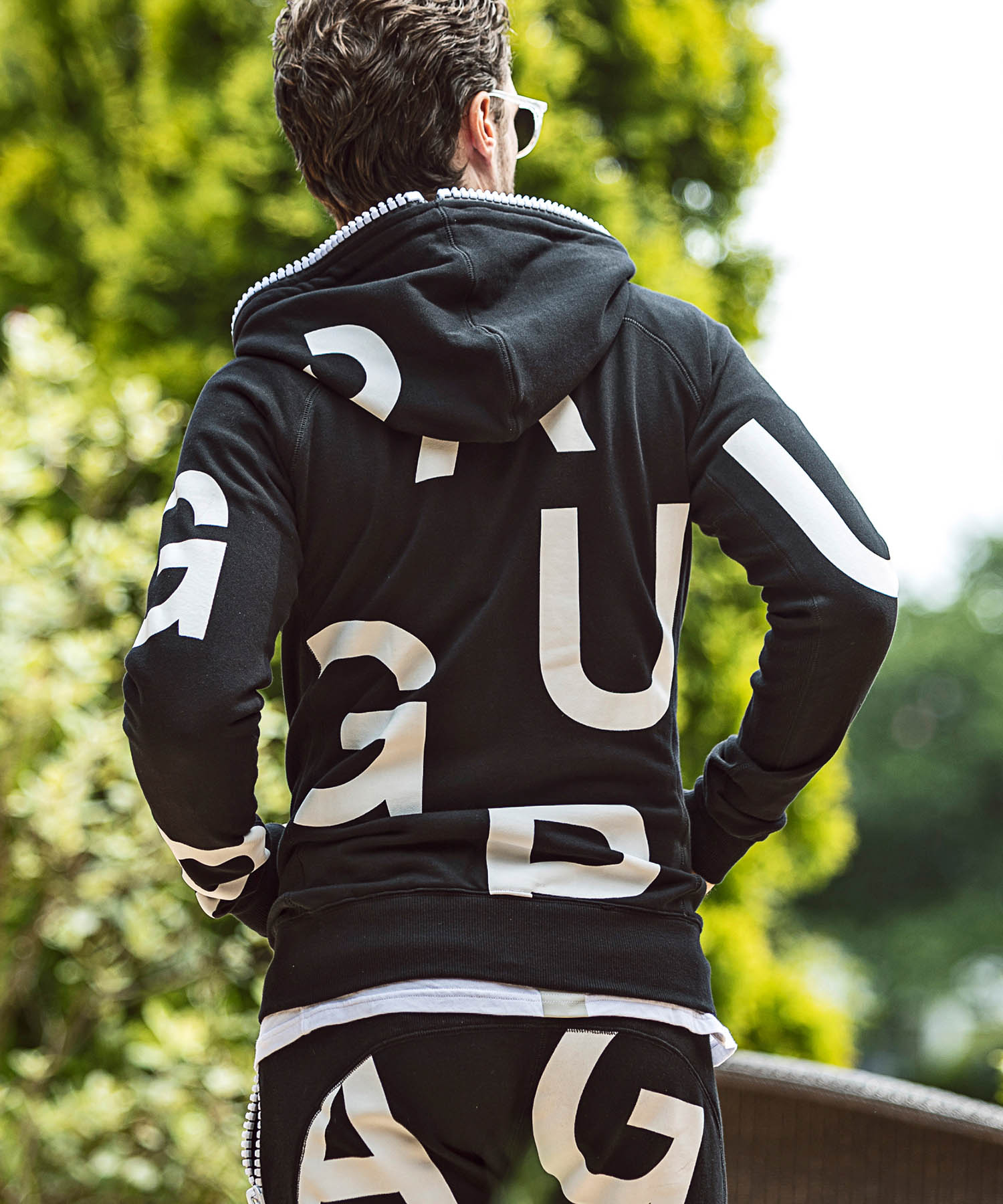 ビッグファスナーランダムロゴパーカー(504297147)｜HANKYU MEN'S