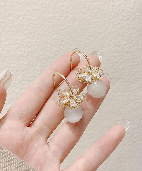 ピアス 揺れる ロングピアス 大ぶり モチーフピアス 花 可愛い イヤリング 人気アクセサリー ショッピングゴー Shoppinggo Magaseek