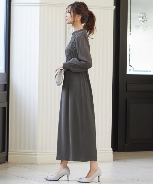 結婚式 ワンピース パーティードレス レース ハイネック シンプル コクーン レトロ クラシカル キャミ ビスチェ レイヤード ロング 透け感 長袖 袖あり オ 商品説明niana ニアナ クラシカルな雰囲気になるハイネックデザイン。身頃部分だけレースを使用し、上品な印象 MYK1486710231 (11440円)