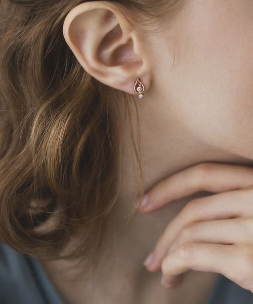 K10ピンクゴールドイヤリング *店舗にてお問い合わせの際は メーカー品番をお申し付け下さい アフターサービスに関しましては ご利用の際には 必ずマガシーク発行のご購入明細書と取扱い説明書 保証書 をお持ち下さい お品物やお客様のご使用状況により 一部お承りできないアフターサービスもございます あらかじめご了承ください