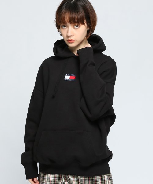 TJM TOMMY BADGE HOODIE 