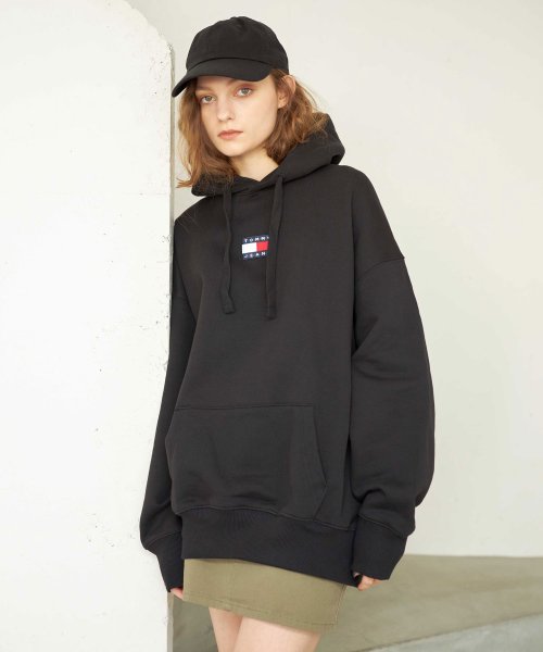 TJM TOMMY BADGE HOODIE 