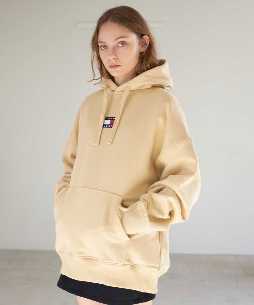 TJM TOMMY BADGE HOODIE 