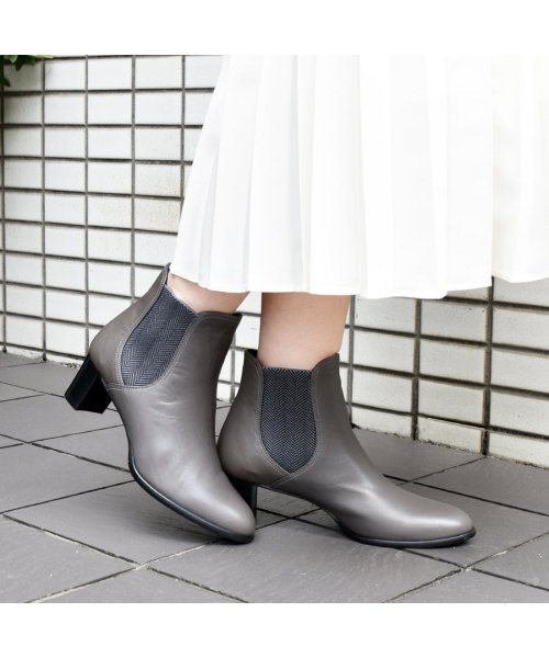 【3E】サイドゴアチャンキーヒールショートブーツ 5cm