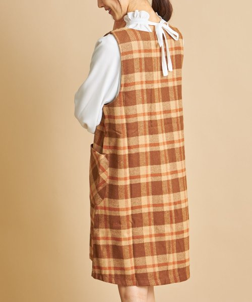 tocco closet(トッコクローゼット)/ポケット付き飾り釦装飾起毛チェックジャンパースカート/img09