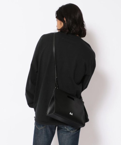 nana－nana/ナナナナ A4 RECYCLED LEATHER ショルダーバッグ 