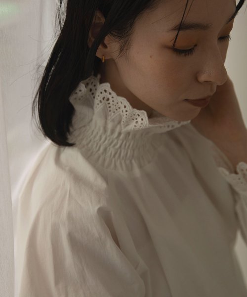 marjour(マージュール)/VINTAGE LIKE LACENECK BLOUSE/img23