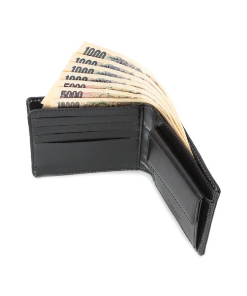 マスターピース 財布 二つ折り財布 メンズ ブライドル レザー 本革 日本製 master－piece bridle 04232 Spire Leather Company EXCELLA 表面で固まってしまうので 寒いときは特にロウが現れやすくなります 普通は使っているうちに自然に摩擦で取れたり 摩擦熱で溶けてまた染み込んで見えなくなっていきますが 気になる場合は柔らかい布やブラシで拭き取ってください また植物タンニンなど自然のものだけで製造しているため水濡れには注意してください 水を吸い込みやすくシミができてしまう可能性があります クリーム等のケア用品はブライドルレザー用の物をご使用ください