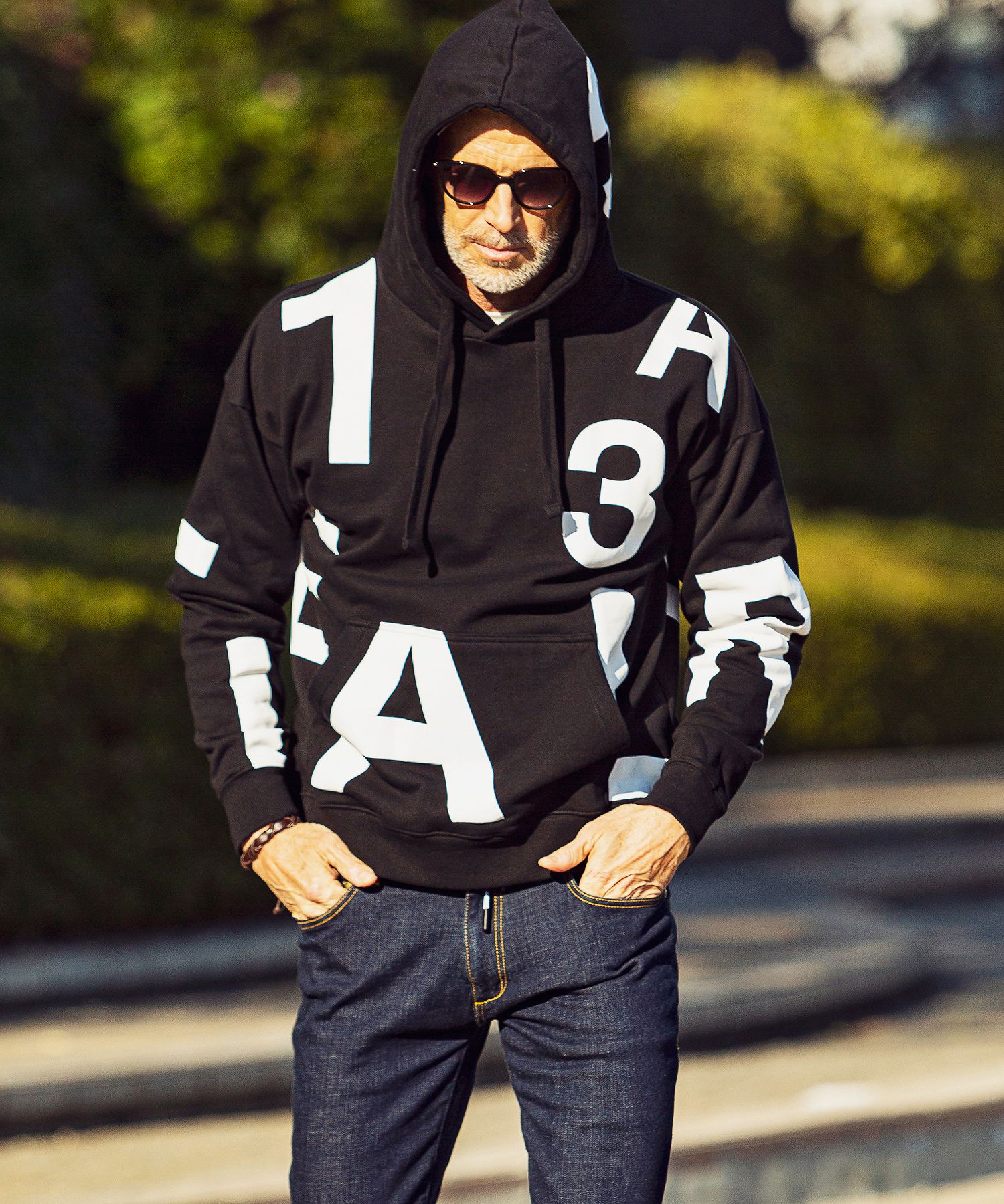 ランダムロゴプルオーバーパーカー(504573120)｜HANKYU MEN'S / 阪急メンズ