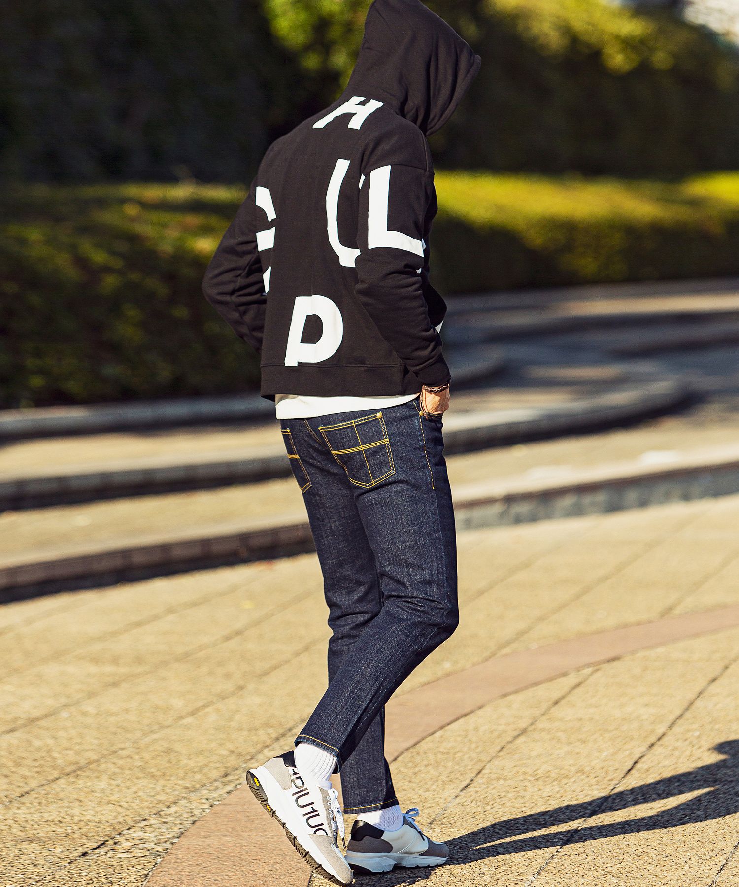 ランダムロゴプルオーバーパーカー(504573120)｜HANKYU MEN'S / 阪急メンズ