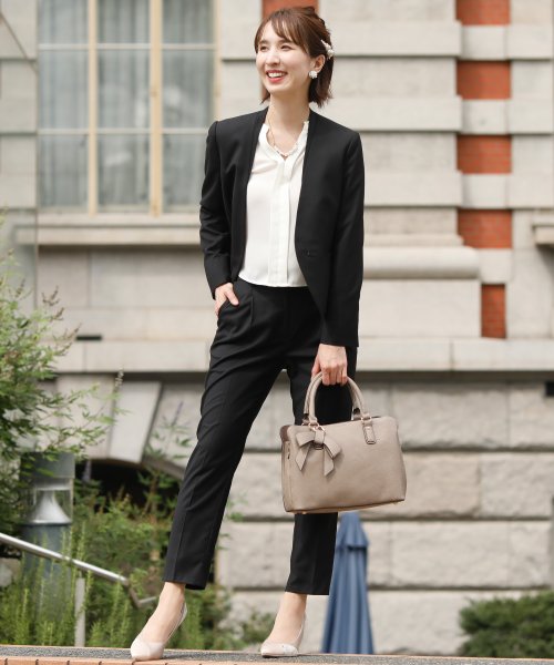 ノーカラージャケットＶネックパンツスーツ/パンツドレス・パンツスタイル セレモニースーツ/ 入学式（入園式）卒業式（卒園式）七五三フォーマルママスーツ 