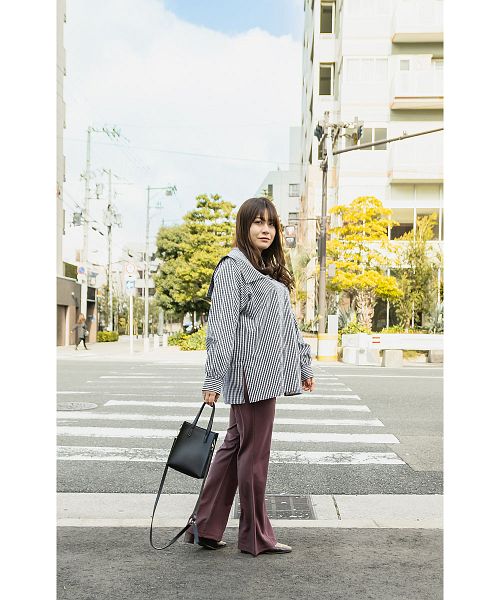 センターシム入ストレッチフレアパンツ