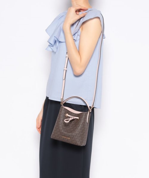 MICHAEL KORS(マイケルコース)/【MICHEL KORS】マイケルコース　レディース ショルダーバッグ　SMALL BUCKET XBODY　ブラウン/img05