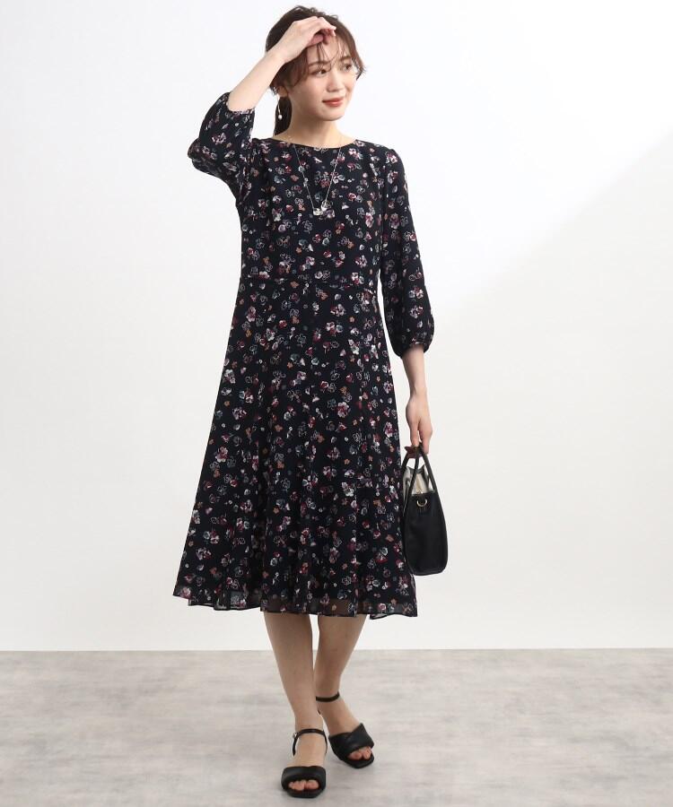 完売商品！リフレクト【洗える】フラワープリントワンピース（グレー系