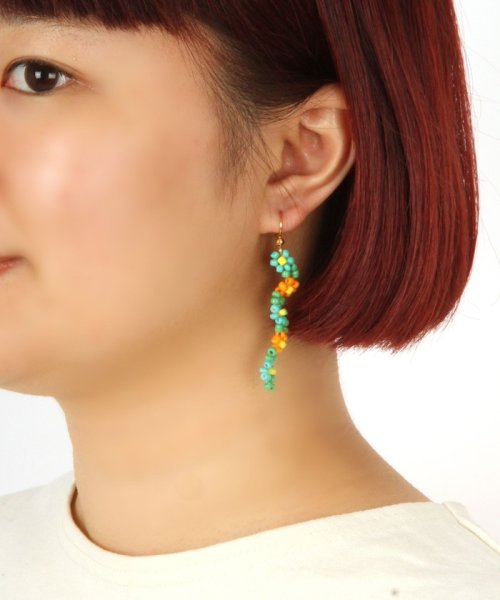 セール 水色とオレンジのお花ビーズピアス ゴールドフィルド ワイスチャーム Wythecharm Magaseek