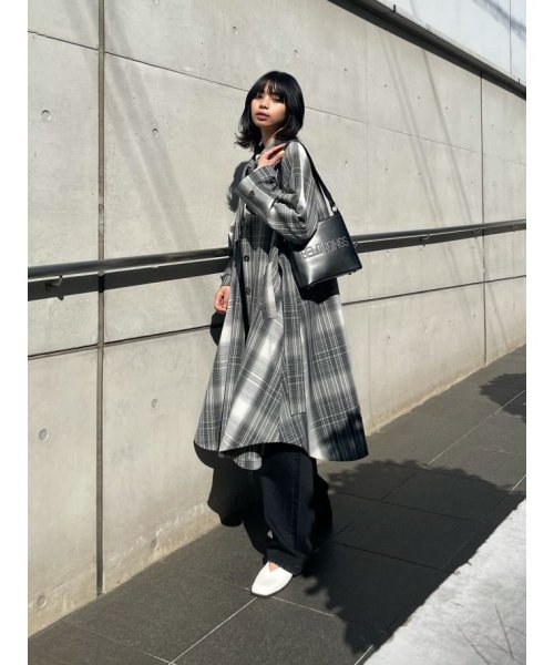 moussy(マウジー)/ROUND HEM FLARE TRENCH コート/img08