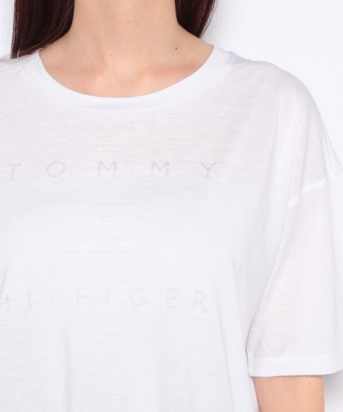 TOMMY HILFIGER(トミーヒルフィガー)/ボーンアウトロゴオープンネックTシャツ/img06