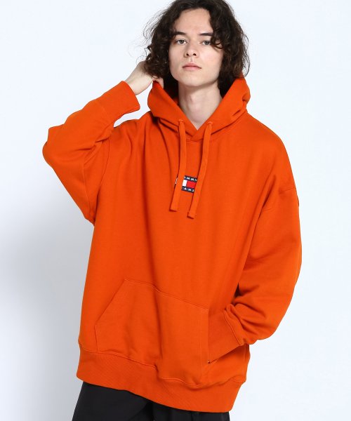 TJM TOMMY BADGE HOODIE 