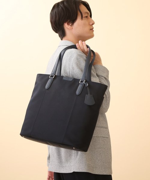 スマート モノトーントートバッグ 本体：合成皮革 持ち手：合成皮革