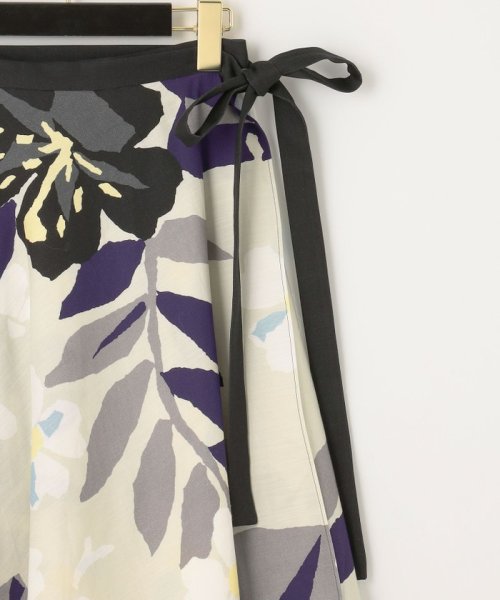 フラワープリントラップスカート 