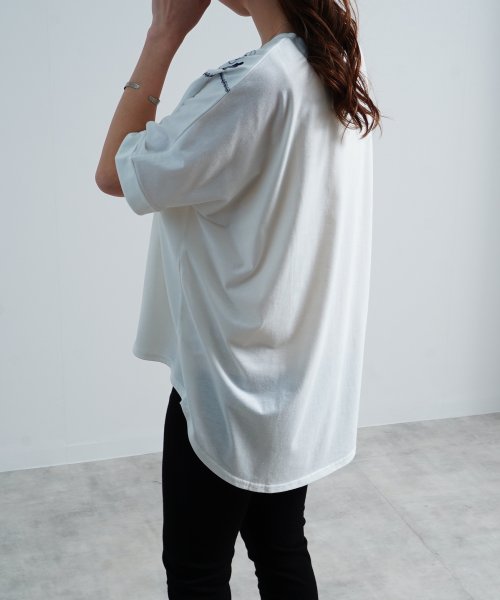 Fizz(フィズ)/花柄スカーフ刺繍　裾タックドルマンTシャツ/img06