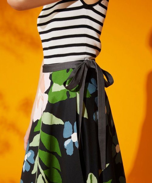 フラワープリントラップスカート 
