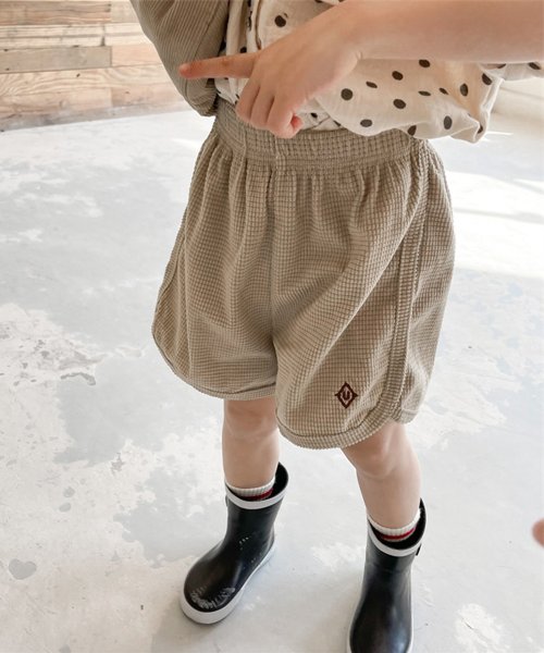 aimoha(aimoha（アイモハ）)/aimoha－KIDS－ 韓国子供服　ワンポイント刺繍ハーフパンツ/img01